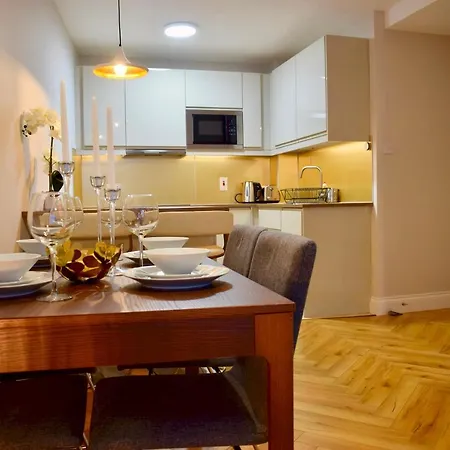Modern 2 Bedroom With Balcony